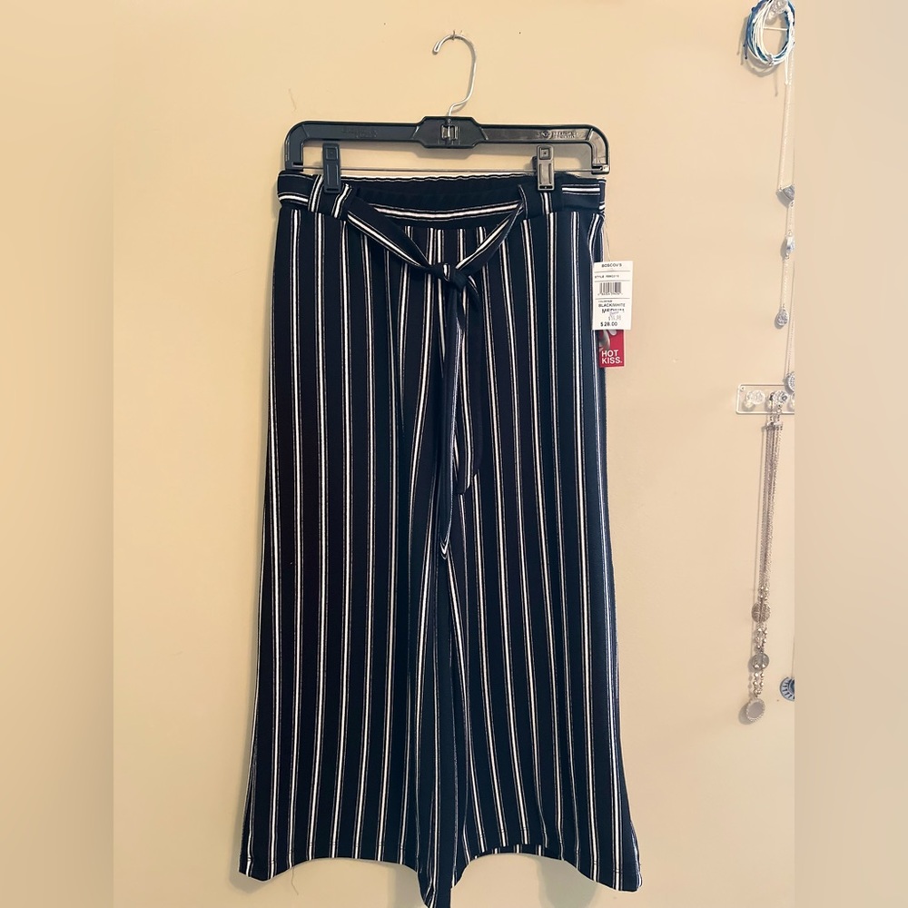 Woman’s New Hot Kiss Capri Soft Pants
